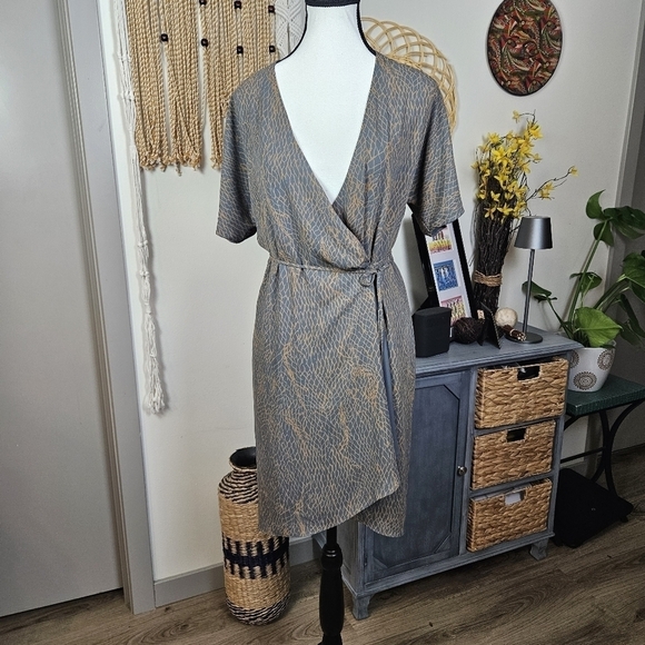 Aritzia Babaton "Wallace" Snakeskin Mini Wrap Dress Size Small - Picture 1 of 8